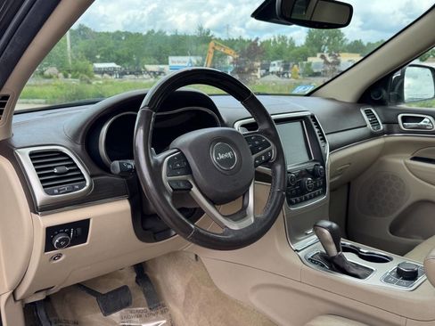 Used 2017 Jeep Grand Cherokee Overland w/ Jeep Active Safety Group AWD/4WD image 12
