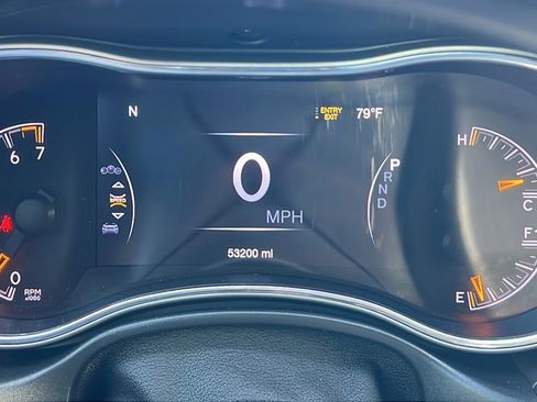 Used 2020 Jeep Grand Cherokee Overland w/ Interior Metal Package AWD/4WD image 23