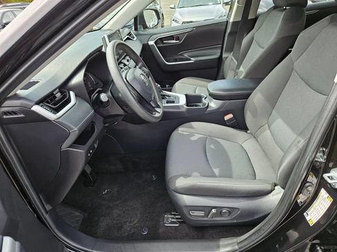 Used 2025 Toyota RAV4 XLE AWD/4WD image 24