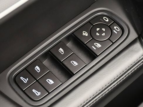 Used 2024 Porsche Cayenne S image 39