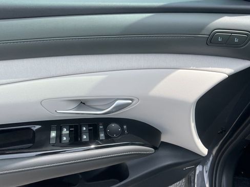 New 2025 Hyundai Tucson Limited image 12