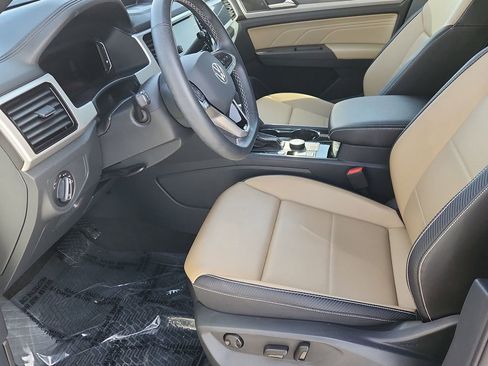 Used 2023 Volkswagen Atlas Cross Sport SE w/ Black Wheel Package image 7