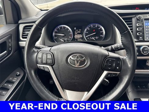 Used 2017 Toyota Highlander Limited image 16