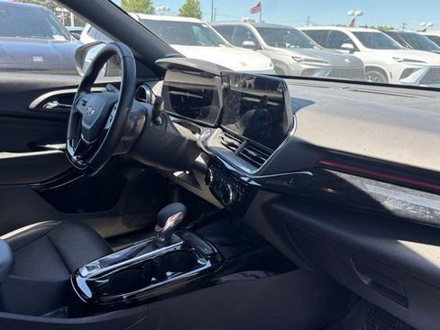 Used 2024 Chevrolet Trax RS w/ Sunroof Package FWD image 17