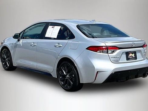 Used 2025 Toyota Corolla SE FWD image 4