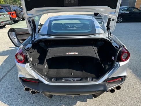 Used 2022 Ferrari Portofino M RWD image 10