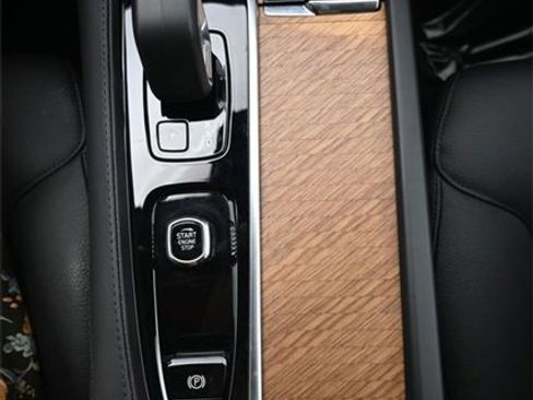 Used 2024 Volvo XC90 B6 Plus w/ Protection Package Premier image 10