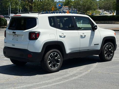 Used 2023 Jeep Renegade Latitude w/ Sun/Sound Group AWD/4WD image 4