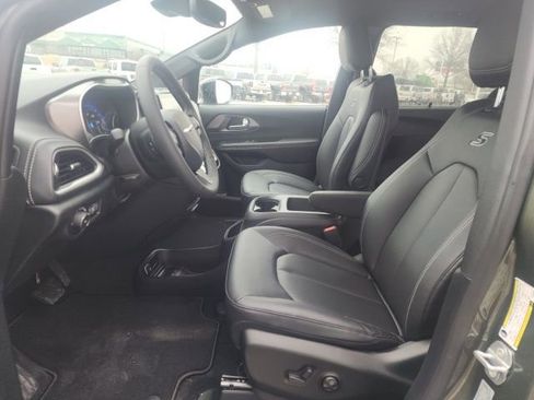 New 2026 Chrysler Pacifica Select image 18
