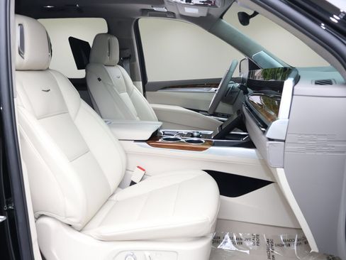 Certified 2025 Cadillac Escalade Sport Platinum RWD image 18