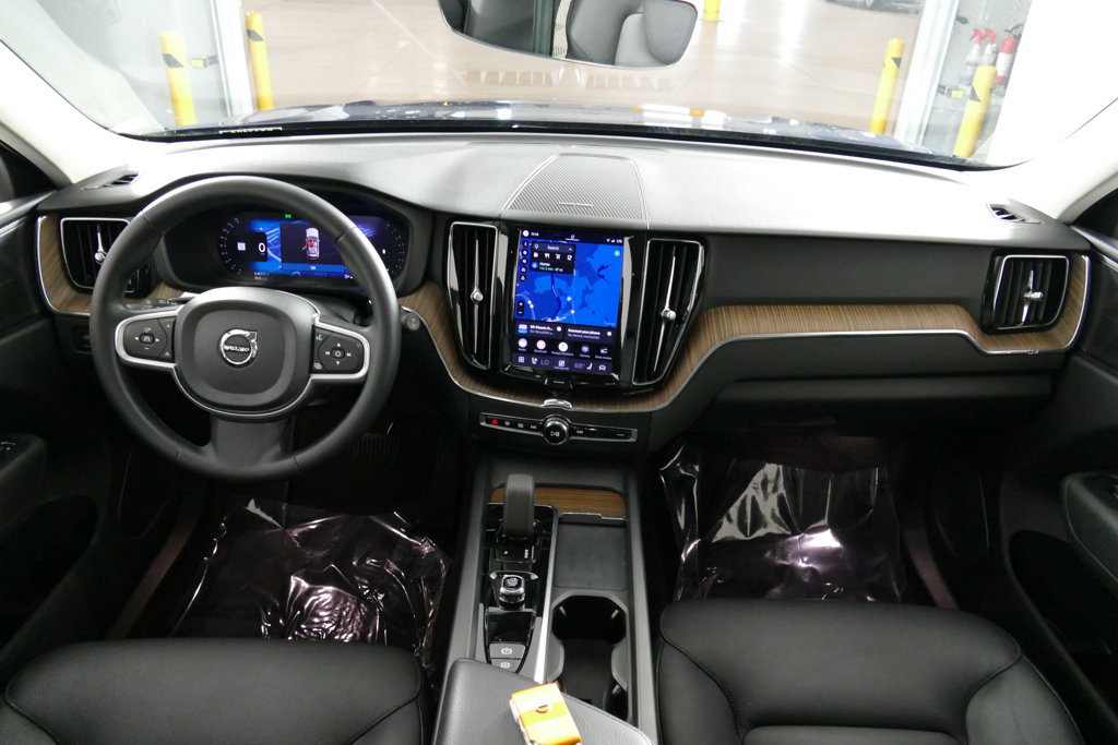 Used 2022 Volvo XC60 B5 Momentum w/ Climate Package AWD/4WD image 22