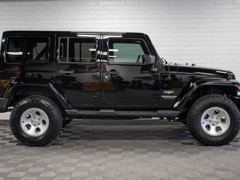 Used 2015 Jeep Wrangler Unlimited Sahara w/ Max Tow Package AWD/4WD image 2