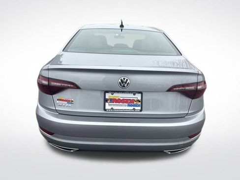 Used 2021 Volkswagen Jetta R-Line w/ R-Line Cold Weather Package image 4