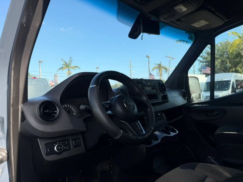 Used 2019 Mercedes-Benz Sprinter 170 image 12