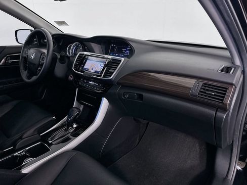 Used 2017 Honda Accord Touring image 30