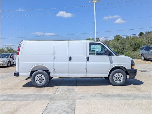 New 2026 GMC Savana 2500 w/ Driver Convenience Package RWD image 6