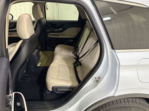 New 2026 Lincoln Corsair Premiere image 24