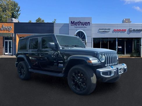 Used 2023 Jeep Wrangler Unlimited Sahara w/ Cold Weather Group AWD/4WD image 3