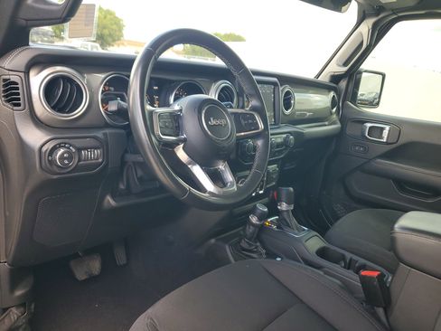 Used 2022 Jeep Gladiator Overland w/ Trailer Tow Package image 9