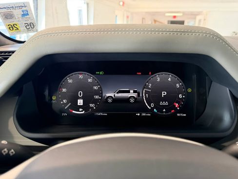 Used 2024 Land Rover Defender 110 X-Dynamic SE image 12