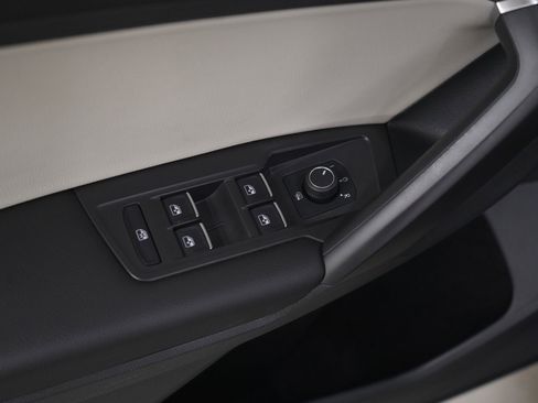 Used 2021 Volkswagen Tiguan S image 19