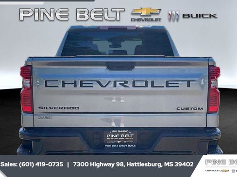 New 2026 Chevrolet Silverado 1500 Custom Trail Boss w/ LPO, Dark Essentials Package AWD/4WD image 4
