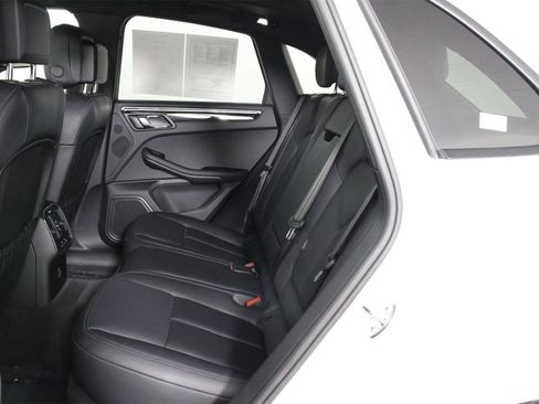 Used 2025 Porsche Macan image 33