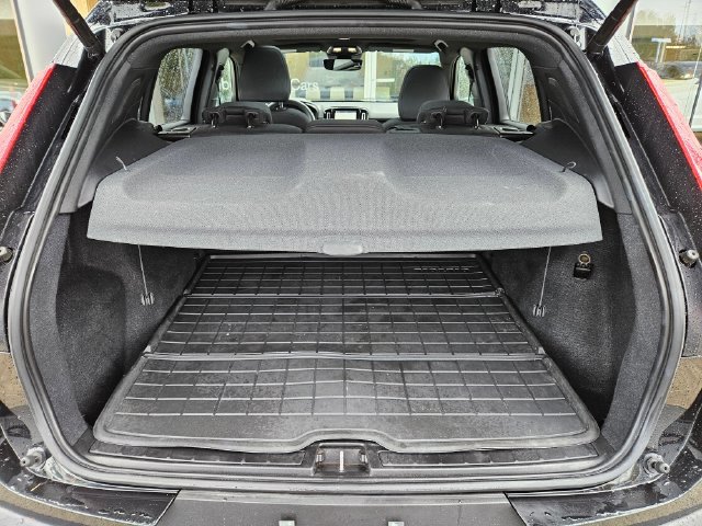 Used 2023 Volvo XC40 Recharge Plus w/ Protection Package Premier AWD/4WD image 12