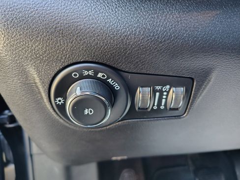 Certified 2023 Jeep Compass Latitude image 23