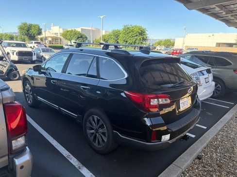 Used 2017 Subaru Outback 2.5i Touring AWD/4WD image 5
