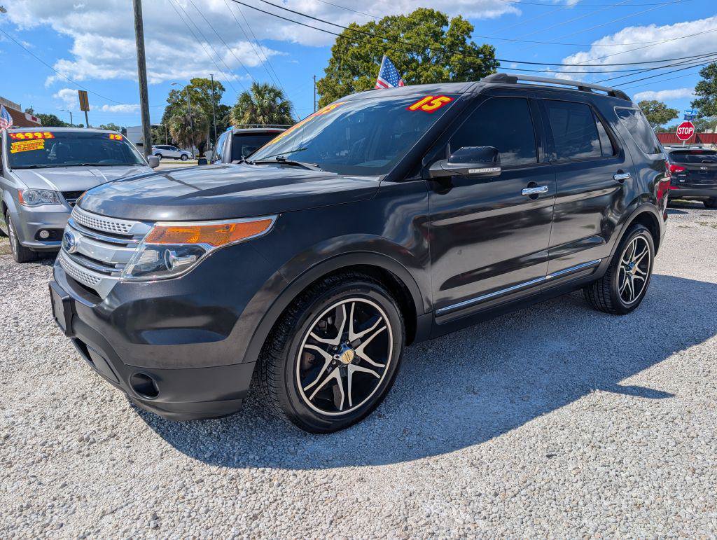 Used 2015 Ford Explorer XLT w/ Equipment Group 202B FWD image 3
