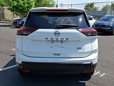 Used 2024 Nissan Rogue S AWD/4WD image 5