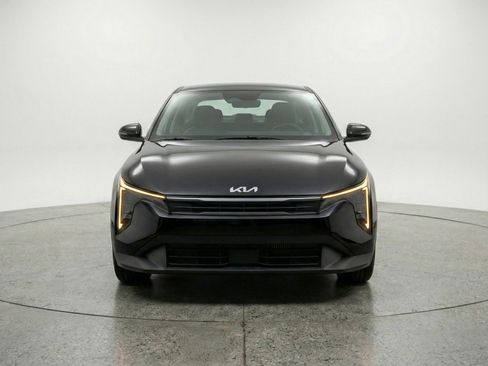 Used 2025 Kia K4 LXS FWD image 2