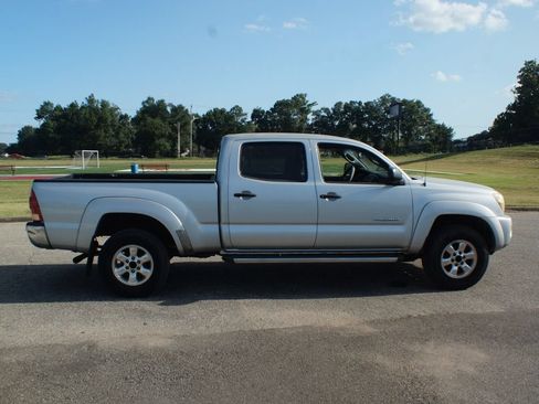 Used 2005 Toyota Tacoma PreRunner w/ SR5 Pkg #3 RWD image 13