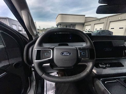 Used 2025 Ford Expedition Active image 20