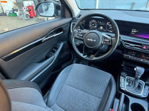 Used 2024 Kia Seltos S FWD image 17