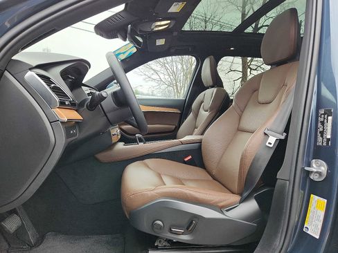 Certified 2024 Volvo XC90 T8 Plus image 13