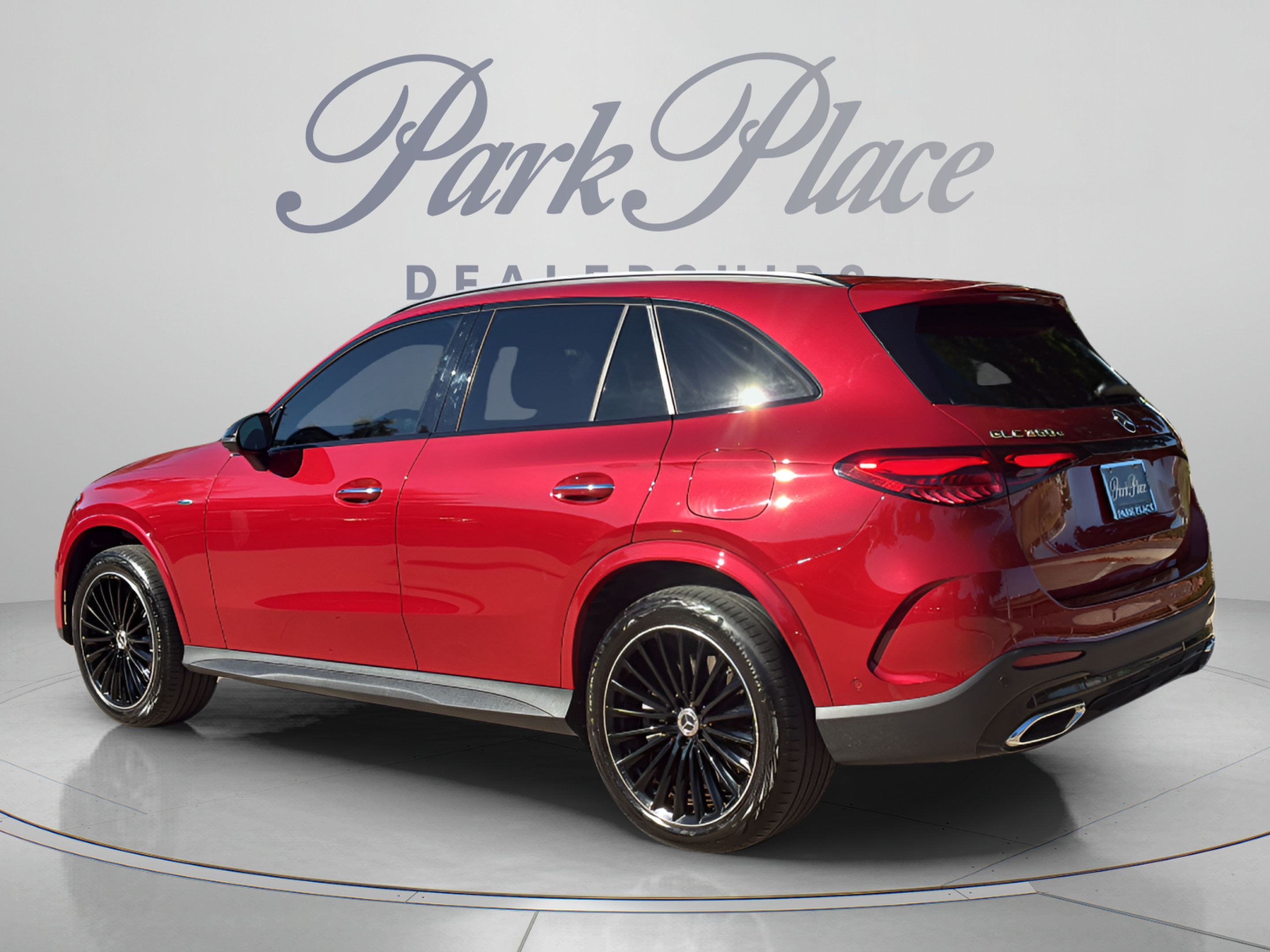 Used 2025 Mercedes-Benz GLC 350e 4MATIC image 3