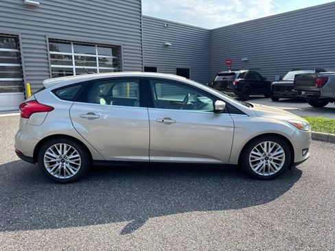 Used 2017 Ford Focus Titanium FWD image 4