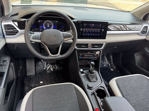 New 2026 Volkswagen Taos SE AWD/4WD image 17