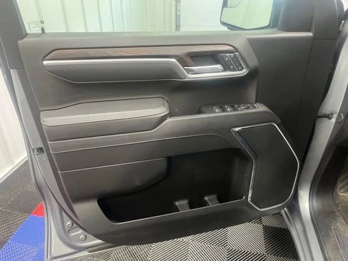 Used 2025 GMC Sierra 1500 SLT AWD/4WD image 19