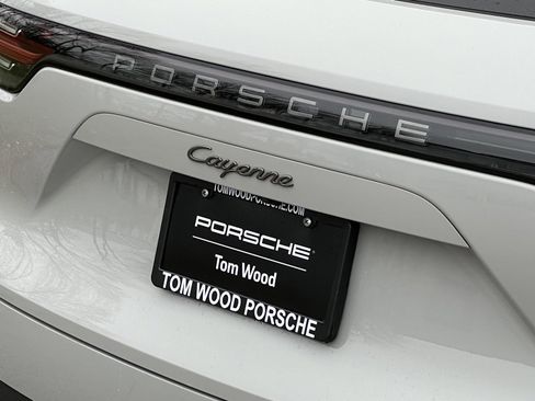 Certified 2022 Porsche Cayenne Platinum Edition image 10