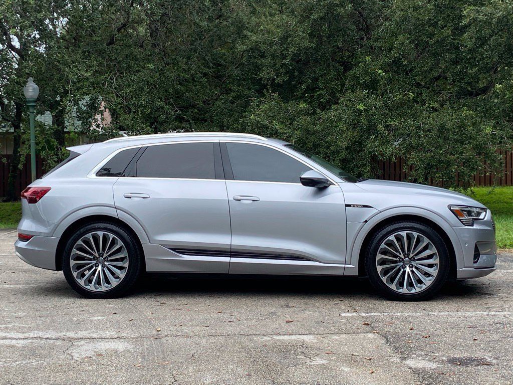 Used 2019 Audi e-tron Prestige w/ Prestige Package AWD/4WD image 8