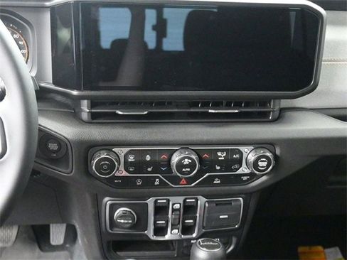 Used 2024 Jeep Gladiator Sport image 13