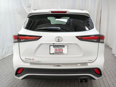 Used 2024 Toyota Highlander XSE image 4