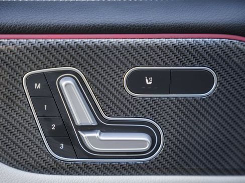 Used 2021 Mercedes-Benz GLB 250 4MATIC image 39