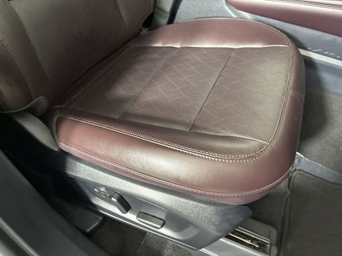 Used 2025 Ford Explorer Platinum image 35