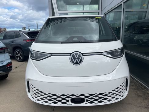 New 2025 Volkswagen ID. Buzz Pro S RWD image 2