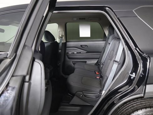 Used 2024 Nissan Pathfinder S image 28