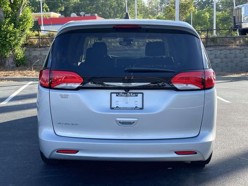 Used 2024 Chrysler Voyager LX FWD image 6
